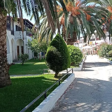 Theodora'S Apartment In Palm Trees Garden Lejlighed
