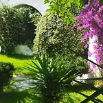 Theodora'S Apartment In Palm Trees Garden 아파트 *